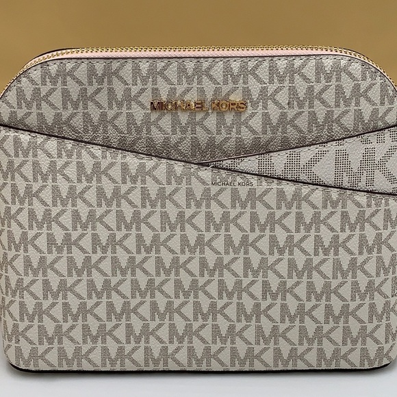 MICHAEL KORS
Jet Set Travel Medium Logo Dome Crossbody Bag - Picture 9 of 16